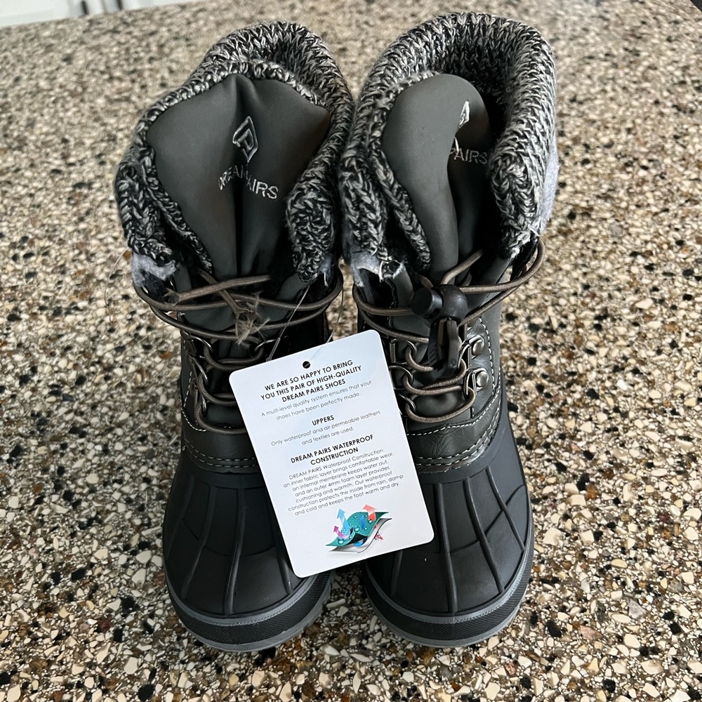 New with tags! Dream pairs sweater snow boots. Toddler size 9.